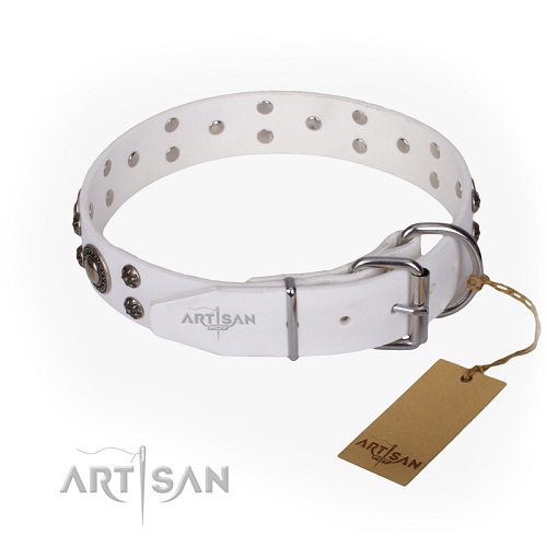 Weies Hundehalsband aus Leder artisan schweiz